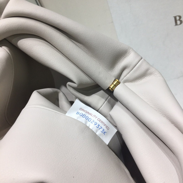 Bo*te*ga ve*ne*ta the pouch