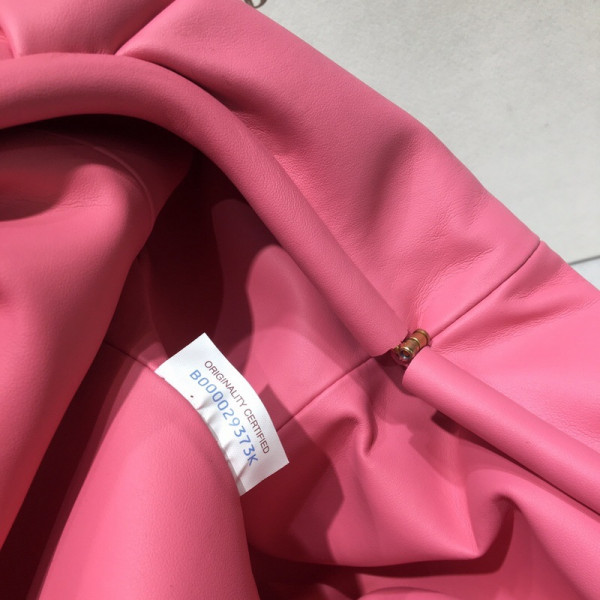 Bo*te*ga ve*ne*ta the pouch