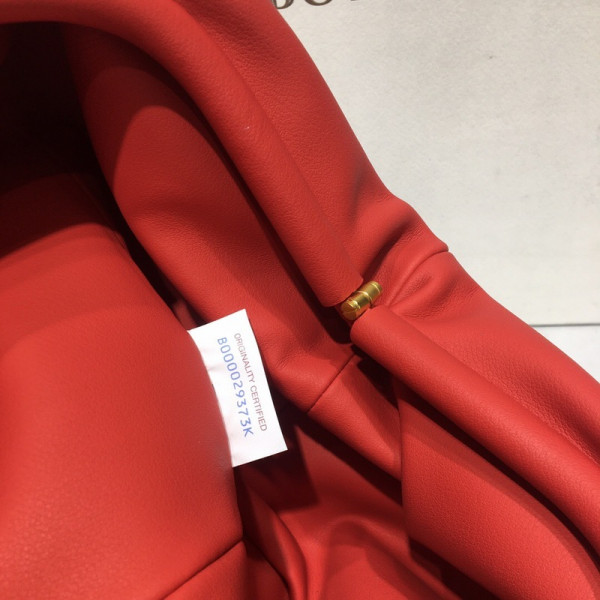 Bo*te*ga ve*ne*ta the pouch