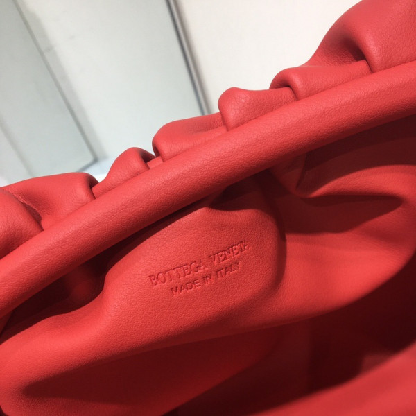 Bo*te*ga ve*ne*ta the pouch