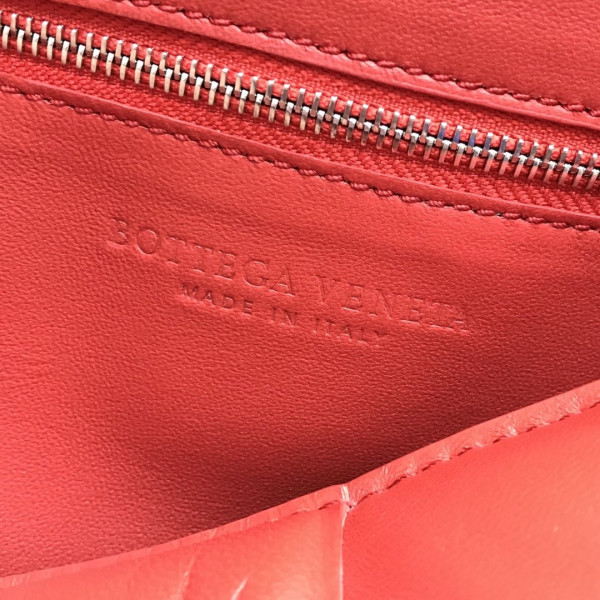 Bo*te*ga ve*ne*ta the chain cassette