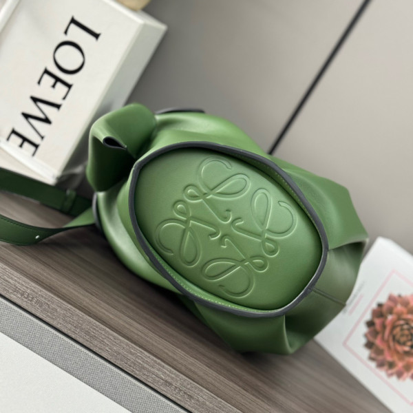 LOEWE Elephant Bag IN CLASSIC CALFSKIN