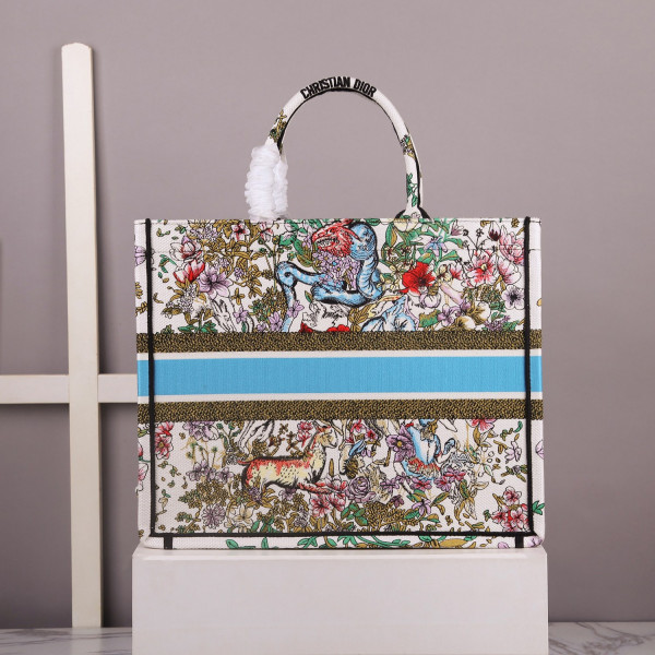 large D*or book tote