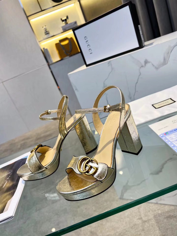 G*u*i leather sandal