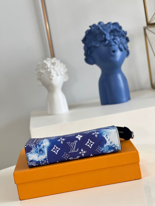 l**is V*t*n gaston wearable