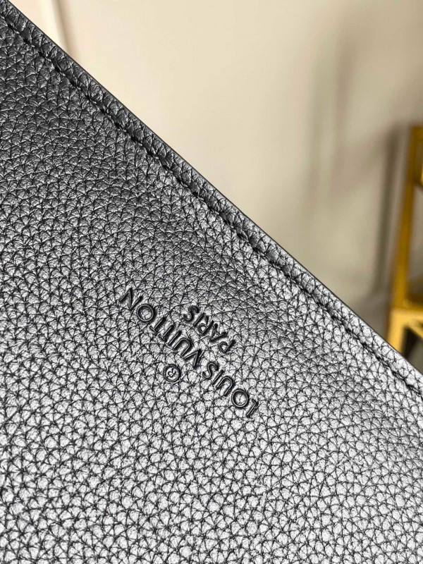 l**is V*t*n slingbag