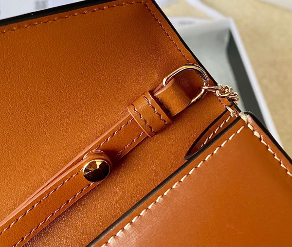 Ce**e wallet on chain cuir triomphe