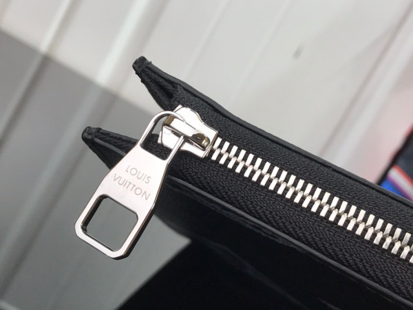 l**is V*t*n pochette jour