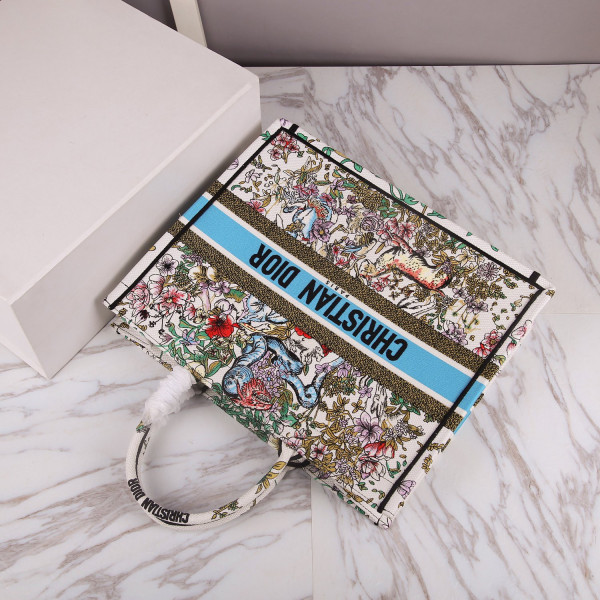 large D*or book tote