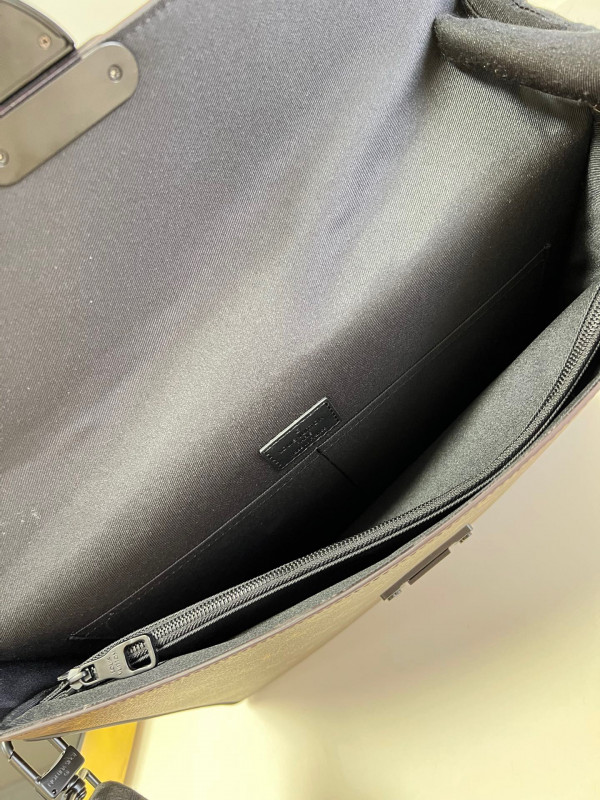 l**is V*t*n s lock briefcase