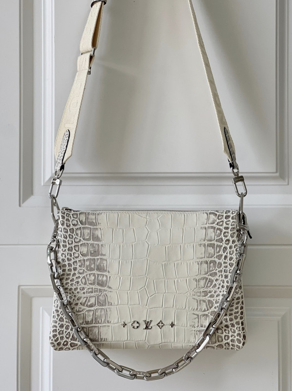 l**is V*t*n coussin pm