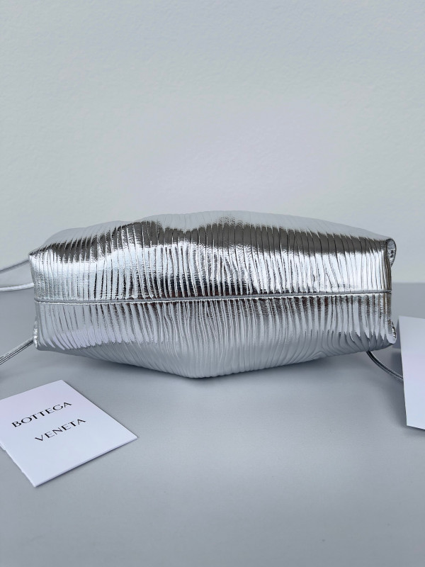 Bo*te*ga ve*ne*ta mini pouch