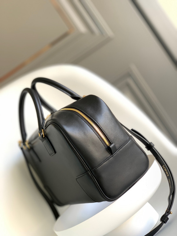 LOEWE Amazona 28 bag