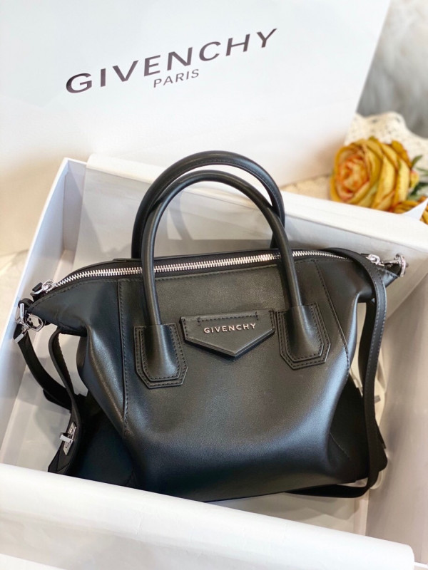 GIVENCHY ANTIGONA SOFT