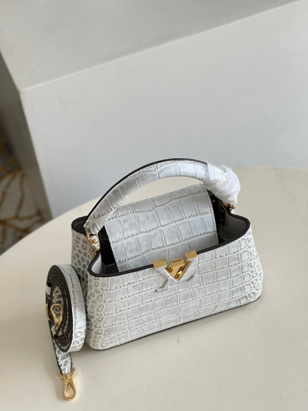 l**is V*t*n capucines bb