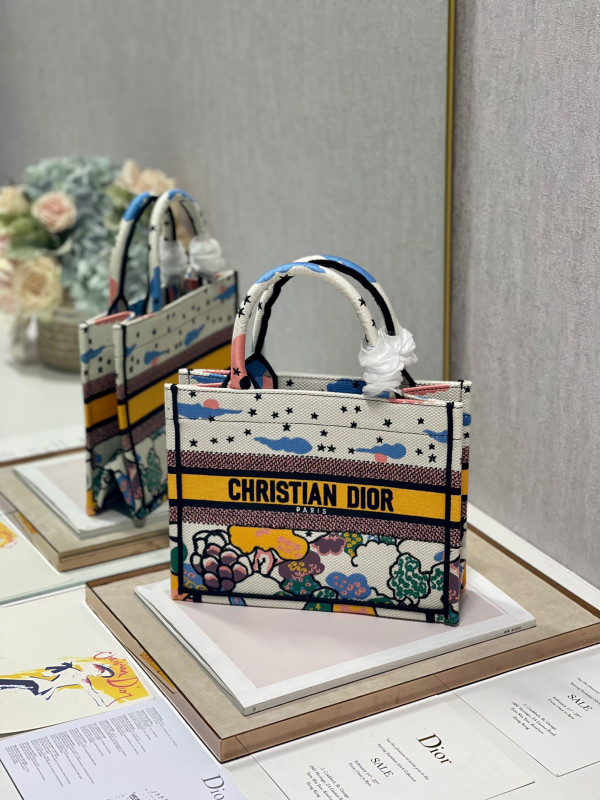 small D*or book tote