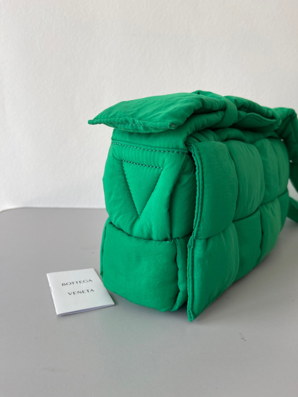 Bo*te*ga ve*ne*ta padded tech cassette