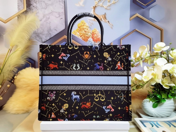 large D*or book tote