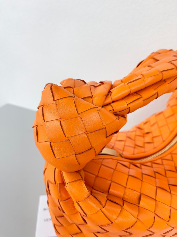 Bo*te*ga ve*ne*ta teen jodie