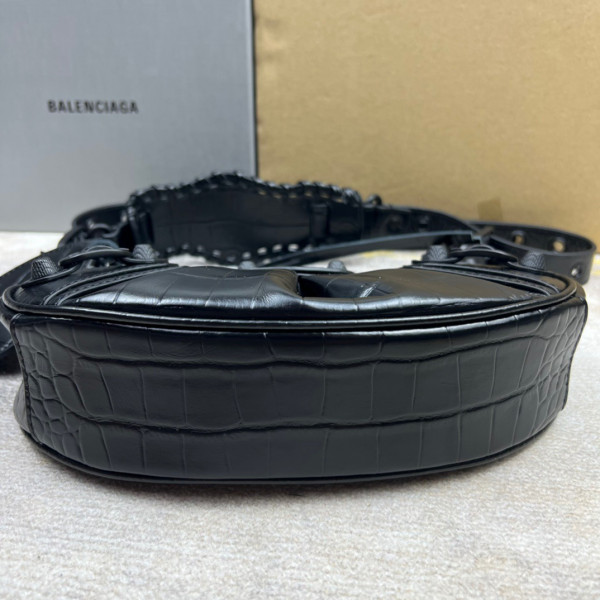 Ba*len*cia*ga women''s le cagole xs shoulder bag