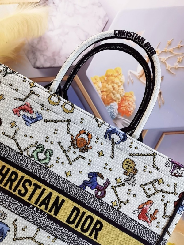 large D*or book tote