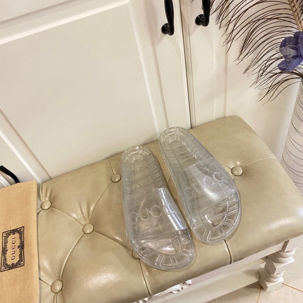 G*u*i slide with G*u*i logo