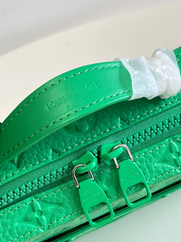 l**is V*t*n handle soft trunk