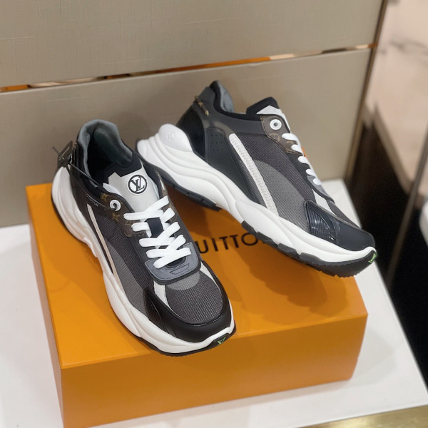 l**is V*t*n run 55 sneaker