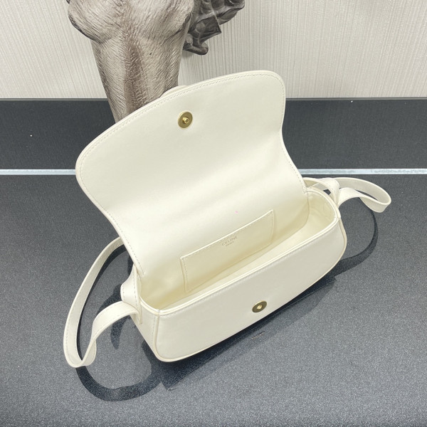 Ce**e clutch on strap