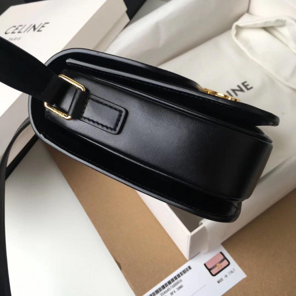 Ce**e triomphe medium