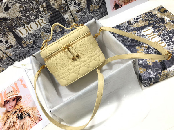 D*or vanity case-24-17-13.5cm