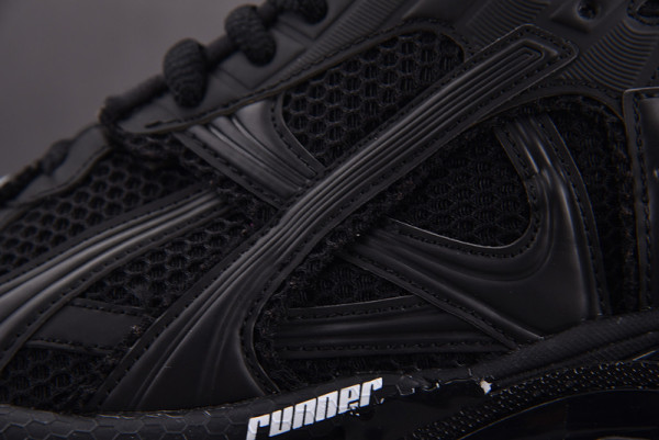 Ba*len*cia*ga runner