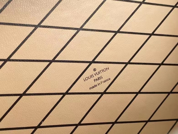 l**is V*t*n petite malle