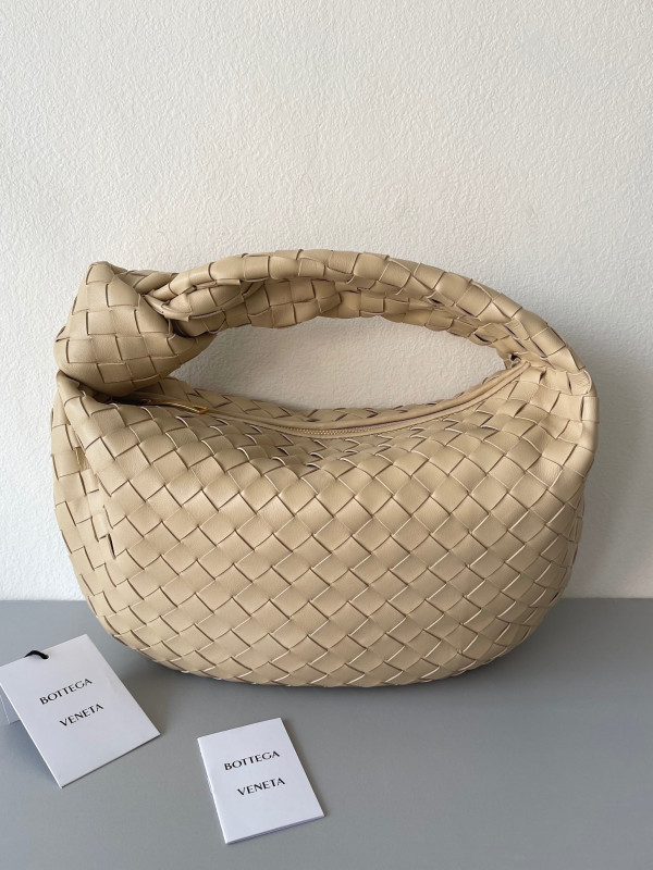 Bo*te*ga ve*ne*ta teen jodie