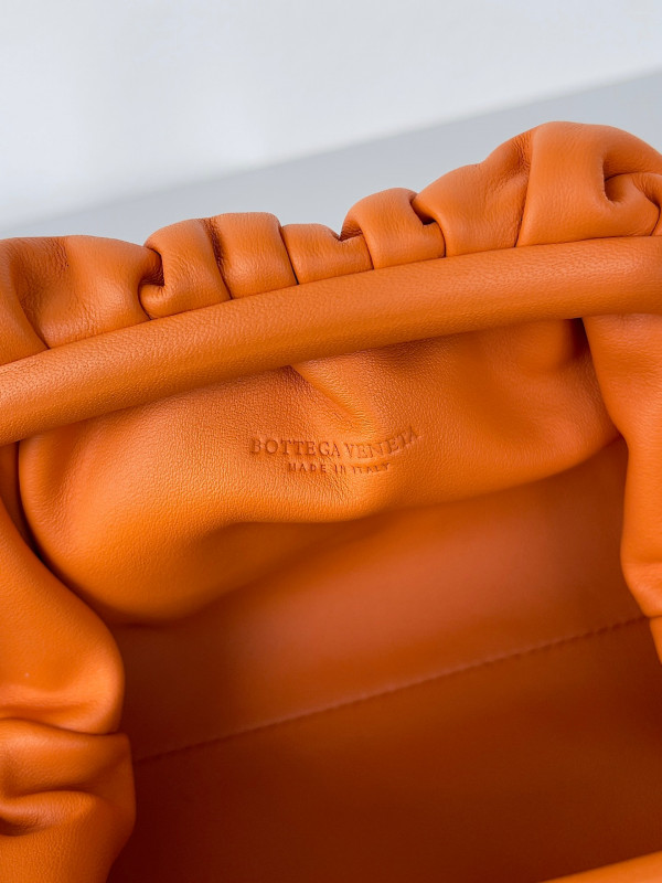 Bo*te*ga ve*ne*ta mini pouch