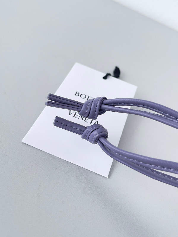 Bo*te*ga ve*ne*ta cassette bucket bag