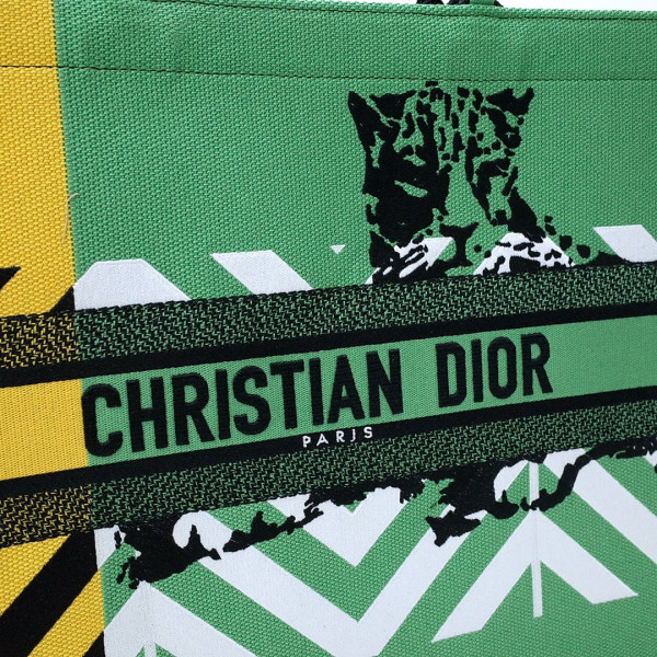 large D*or book tote