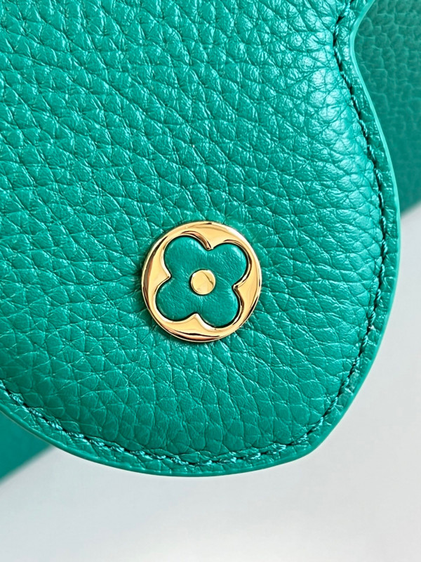 l**is V*t*n capucines bb