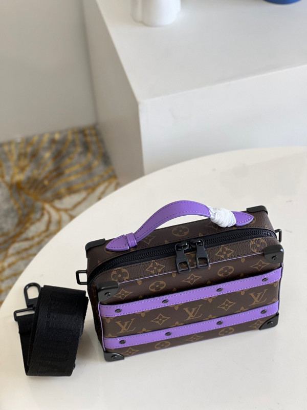 l**is V*t*n handle soft trunk