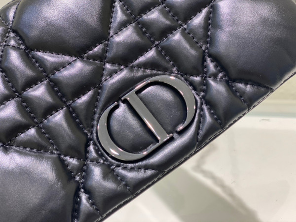 D*or caro macrocannage pouch