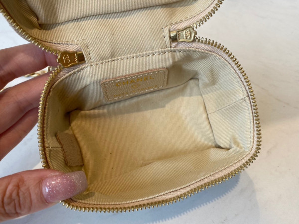 CL SMALL VANITY WITH CHAIN