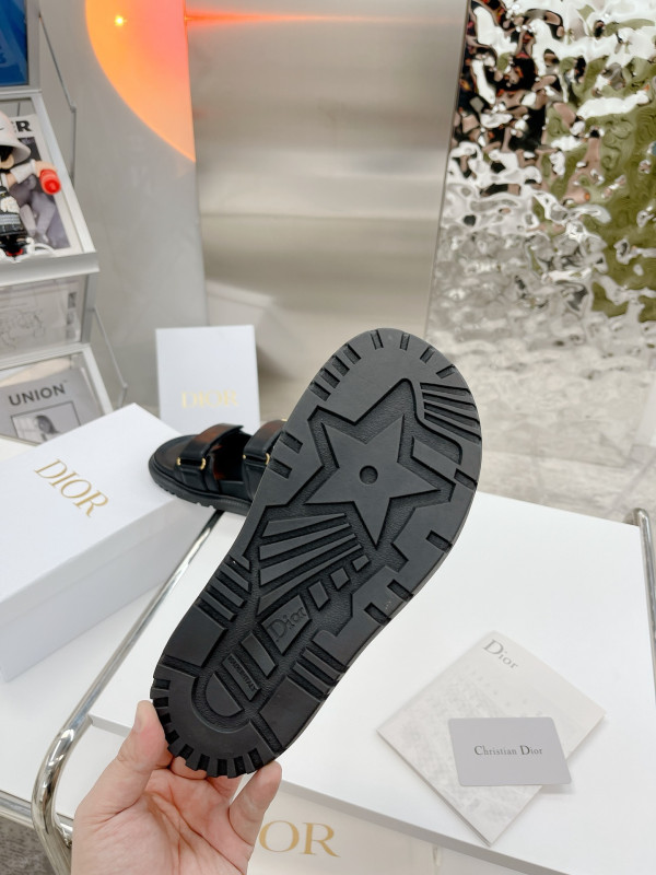 D*oract sandal