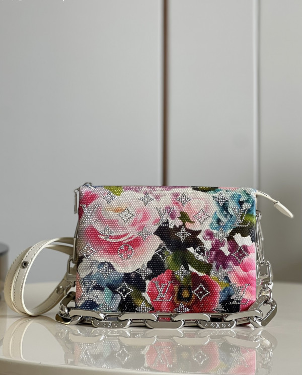 l**is V*t*n coussin bb