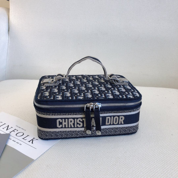 D*or D*ortravel vanity case