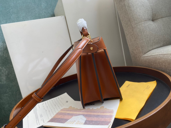 F**di peekaboo iseeu east-west