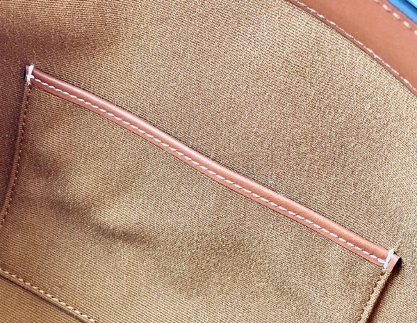 Ce**e toiletry in triomphe canvas