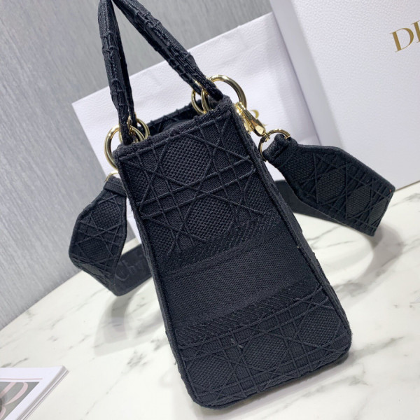 LADY D-LITE EMBROIDERED CANNAGE BAG