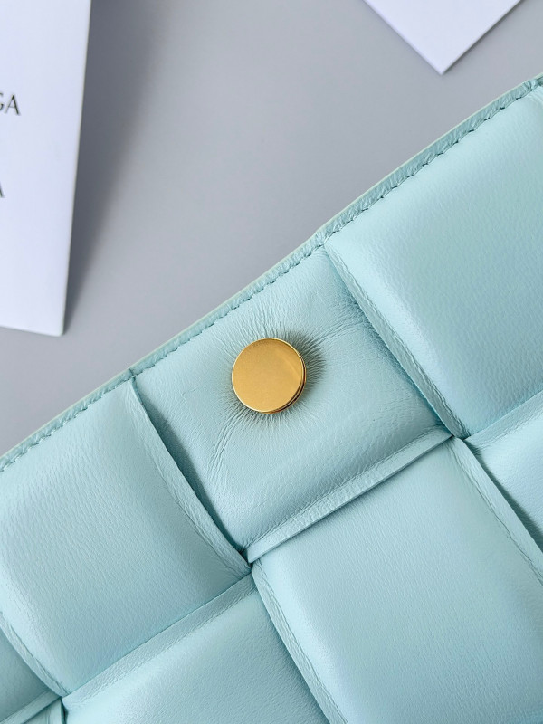 Bo*te*ga ve*ne*ta the chain cassette