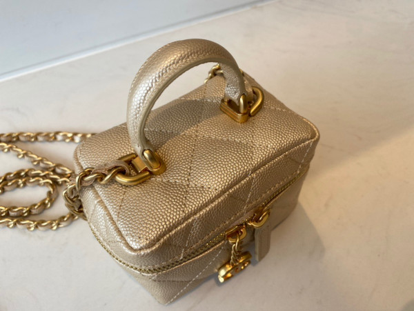 CL SMALL VANITY WITH CHAIN