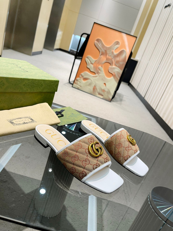 G*u*i gg matelassé canvas slide sandal